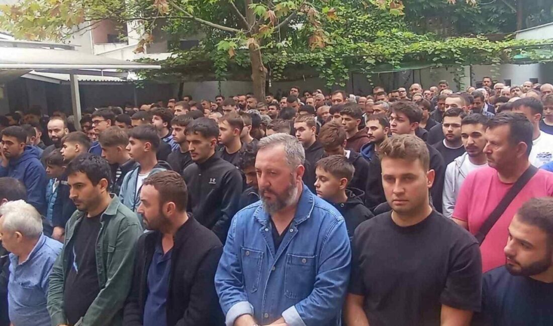 Motosiklet kazasında hayatını kaybeden genç son yolculuğuna uğurlandı Bursa’da Orhangazi-Gemlik kara yolunda meydana gelen motosiklet kazasında ağır yaralanan