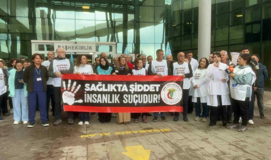 Mudanya’da sağlık çalışanına yönelik şiddete tepki Bursa’da sağlık meslek örgütleri, Mudanya Devlet Hastanesi’nde görev yapan bir