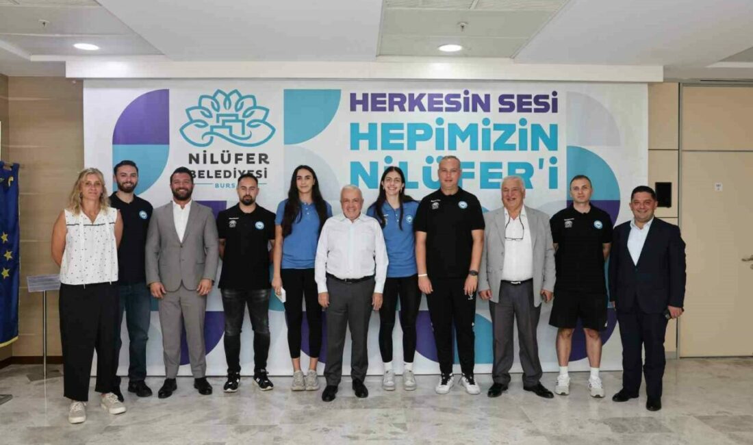 Nilüfer Belediyesporlu milli sporculara Başkan Şadi Özdemir’den tebrik Nilüfer Belediye Başkanı Şadi Özdemir, Nilüfer Belediyespor Eker Voleybol Takımı’nda