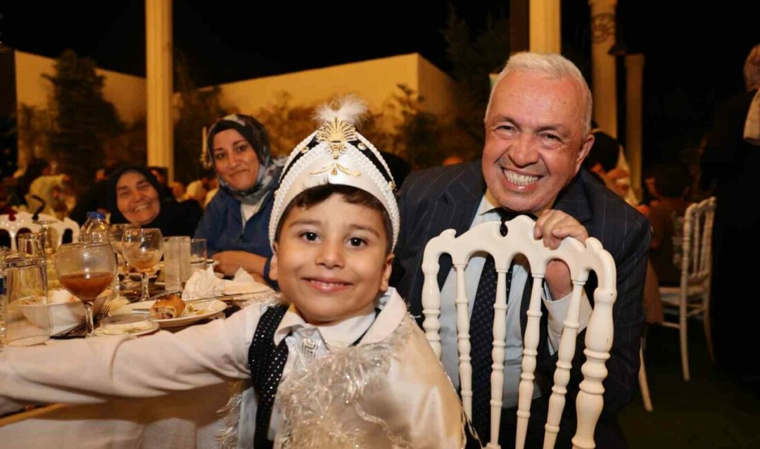 Nilüfer’de 22’nci Geleneksel Sünnet Şöleni yapıldı Nilüfer Belediyesi’nin düzenlediği 22’nci Geleneksel Sünnet Şöleni’nde 145 çocuk ve