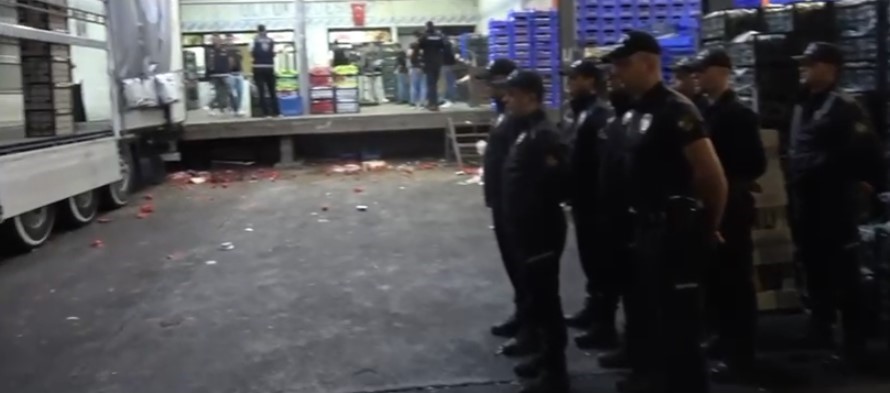 Ölülere bile yaş sebze meyve faturası kesmişler Yaş sebze ve meyve piyasasında fiyatları yukarı yönlü manipüle ederek