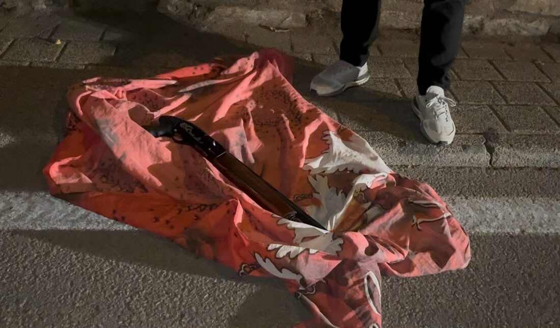 Önce polisi çağırdılar, sonra ekiplere direndiler Bursa’nın Osmangazi ilçesinde annesiyle tartışan E.A. (18), iddiaya göre, evden
