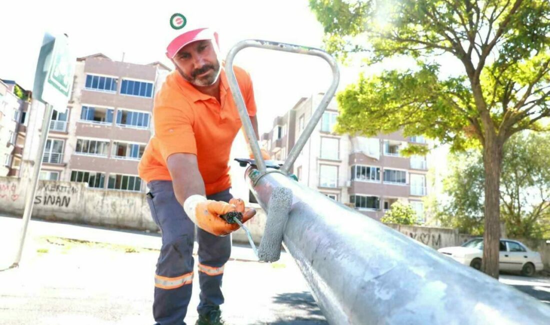 Osmangazi Belediyesi’nden parkları güzelleştiren dokunuş Osmangazi Belediyesi, ilçedeki ortak yaşam alanlarının niteliğini artırmak amacıyla bakım