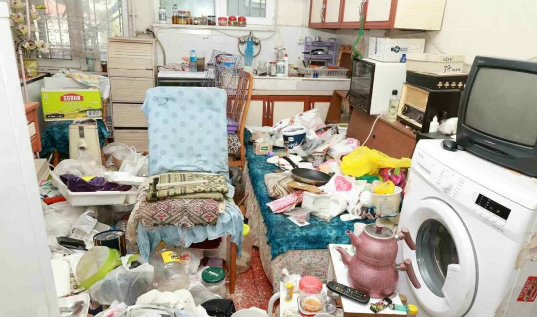 Osmangazi’de kötü koku yayan çöp ev temizlendi Osmangazi Belediyesi, ilçe genelinde temizlik çalışmalarını aralıksız sürdürürken, vatandaşlardan gelen