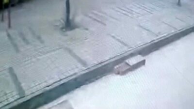 Bursa’nın İnegöl ilçesinde özel halk otobüsünün çarpması sonucu ağır yaralanan