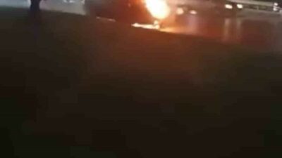 Bursa’da seyir halindeki otomobilin motor kısmında çıkan yangın itfaiye ekiplerinin