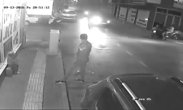 Otomobil ile motosiklet çarpıştı Bursa’nın Karacabey ilçesinde otomobil ile motosikletin karıştığı trafik kazasında motosiklette