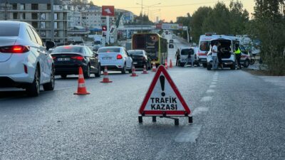 Bursa-Mudanya yolu Güzelyalı giriş köprü mevkiinde motosikletin otomobile arkadan çarpması