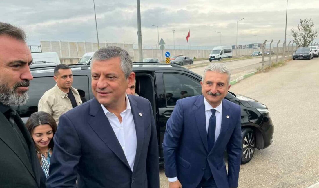 Özgür Özel ve Yeni Parti heyeti Mustafa Bozbey’i cezaevinde ziyaret etti Yeni Parti Genel Başkanı Özgür Özel, imar yolsuzluğu ve rüşvet