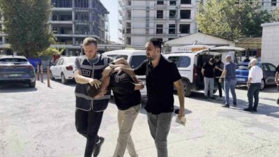 Bursa’nın İnegöl ilçesinde telefonda kendilerini polis olarak tanıtıp 71 yaşındaki