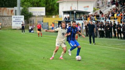 TFF 2. Lig Kırmızı Grup 4. hafta karşılaşmasında Karacabey Belediyespor,