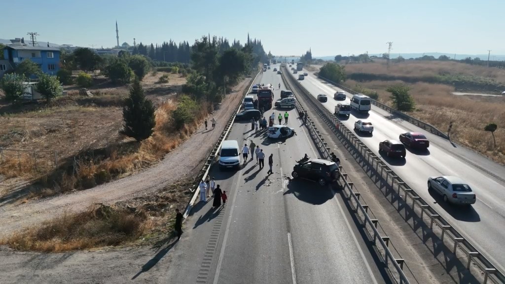 Bursa’da seyir halindeki tırdan yakıt dökülmesi üzerine ortalık adeta savaş