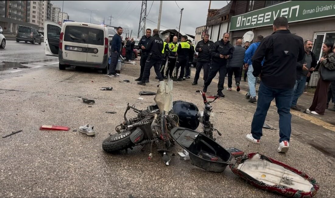 Uyarı tabelasının yanında kaza Bisikletlinin hayatını kaybettiği kaza kamerada Bursa’da yağışlı havada hızla ilerleyen ticari araç, elektrikli bisiklete çarptı.
