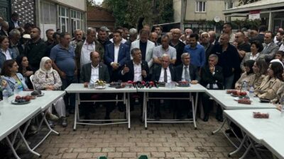 Yeni Parti Genel Başkanı Özgür Özel, Bursa’da çiftçiler tarafından traktör