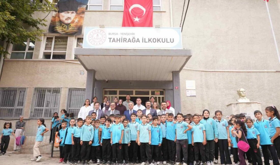 Yıllar önce öğrenciydi, şimdi başkan olarak aynı okulda Yenişehir Belediye Başkanı Ercan Özel, yeni eğitim öğretim yılının başlamasıyla