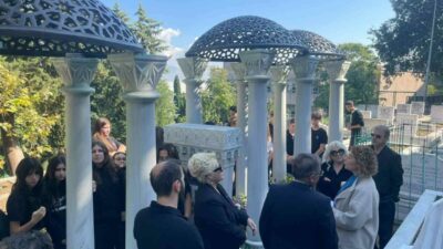 Türk sanat müziğinin “Sanat Güneşi” Zeki Müren, ölümünün 30’uncu yılında