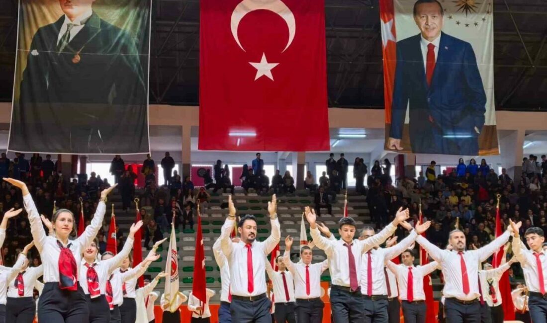 103 öğretmenle 103. yıl coşkusu Cumhuriyet Bayramı törenlerinde sahne alan 103 öğretmen, 7 farklı yöreye