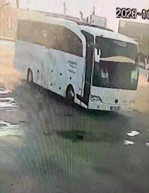 11 kişinin hayatını kaybettiği kazaya karışan otobüsün yeni görüntüleri ortaya çıktı Manisa’nın Akhisar ilçesi yakınlarında tırla çarpışan ve 11 kişinin hayatını