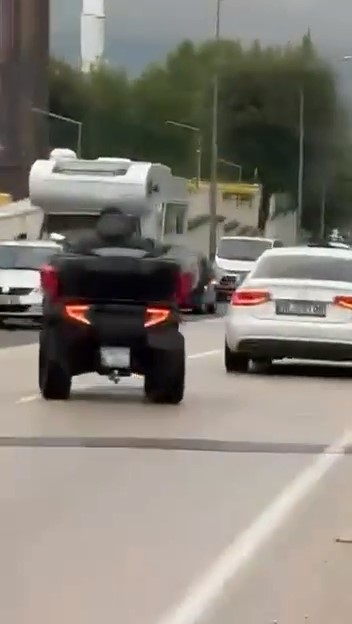 ATV ile drift attı, o anlar kameraya yansıdı Bursa’da bir şahıs, ATV ile drift ve makas attı. Korku