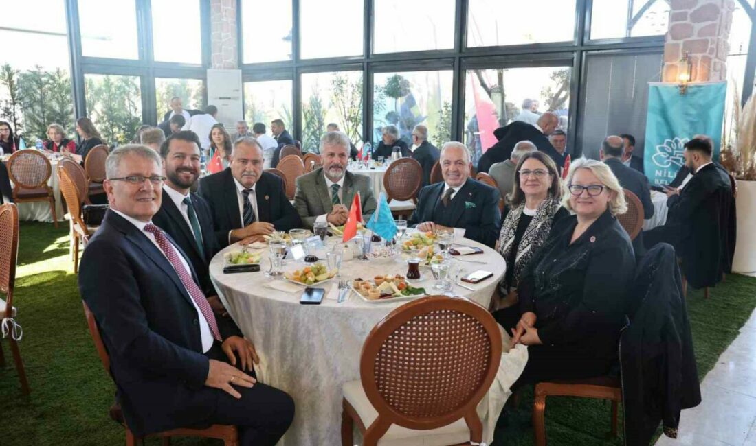 Başkan Şadi Özdemir’den muhtarlara ‘birlikte mücadele’ çağrısı Nilüfer Belediye Başkanı Şadi Özdemir, 19 Ekim Muhtarlar Günü dolayısıyla