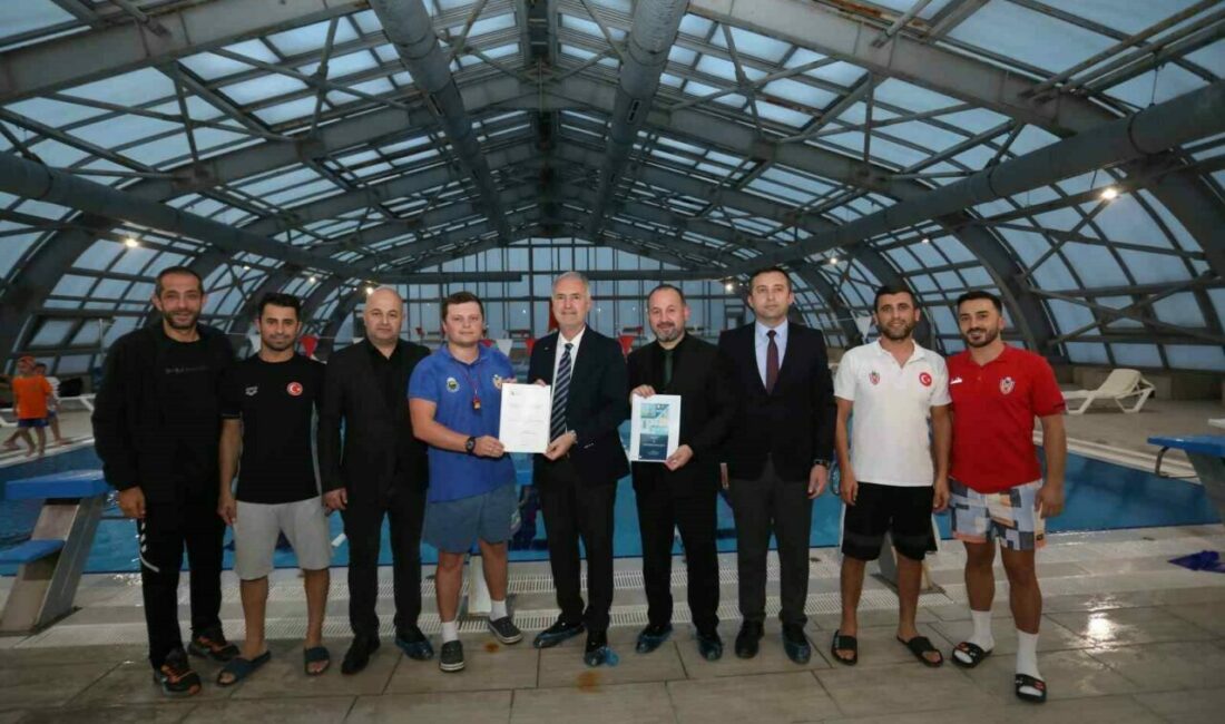 Başkan Taban İnegöl Belediyespor’un yüzme sporcularıyla buluştu İnegöl Belediye Başkanı Alper Taban, haftanın 6 günü sabah ve