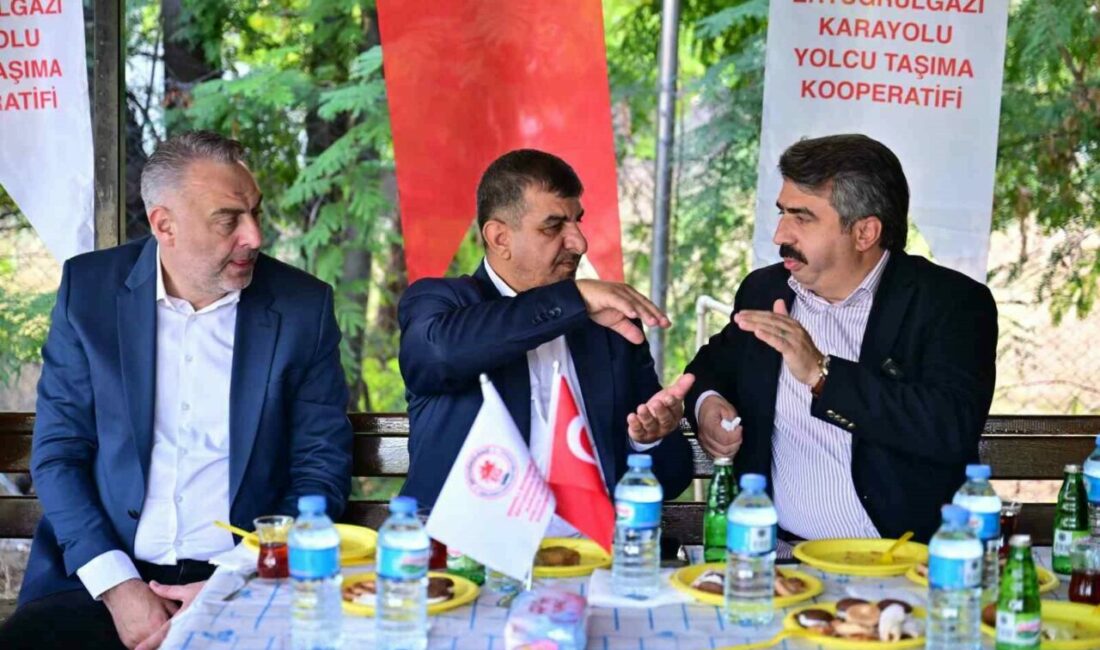 Başkan Yılmaz’dan esnaf ziyareti Yıldırım Belediye Başkanı Oktay Yılmaz, Ertuğrulgazi Otobüs ve Minibüsçüler Durağı’nı