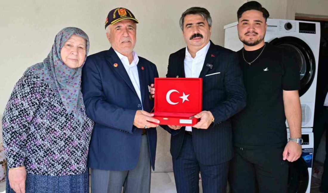 Bursa’da Yıldırım Belediye Başkanı Oktay Yılmaz Kıbrıs Gazisi Cafer Kaya