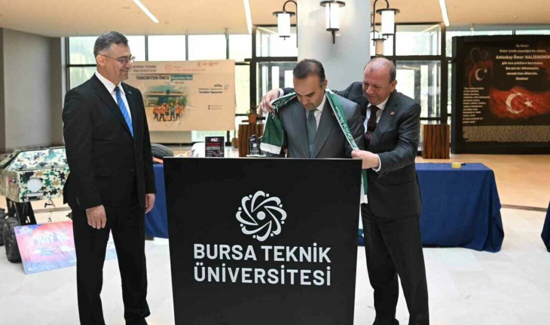 BTSO Başkanı Matlı’dan Bakan Kacır’a Bursaspor atkısı Bursa Ticaret ve Sanayi Odası (BTSO) Başkanı Özer Matlı, Sanayi