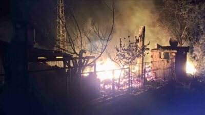 Bursa’da sobanın açık bırakılması sonucu çıktığı belirtilen yangın, itfaiye ekiplerinin