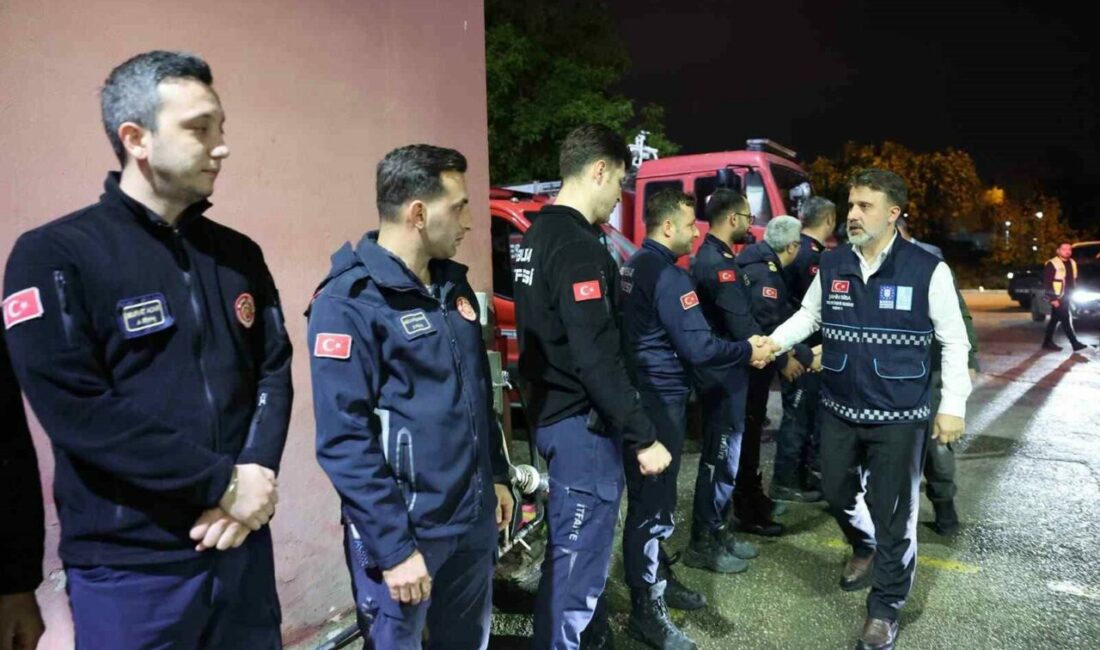 Bursa Büyükşehir’de yağmur teyakkuzu: Bin 126 personel, 439 araç görev başında Bursa Büyükşehir Belediyesi, şehir genelinde beklenen kuvvetli yağış ve fırtınaya