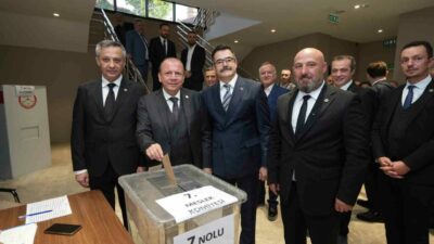 Bursa Ticaret Borsası’nda gerçekleştirilen seçimlerde 52 meslek komitesi üyesi ile