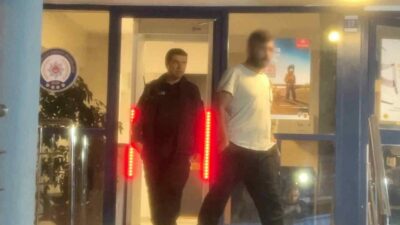 Bursa’da sokak aralarında hızlı araç kullandığı ve el freni çekerek