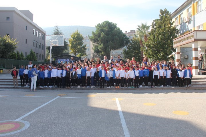 Bursa’da 50 bin öğrenciye su tasarrufu bilinci aşılanacak Bursa Büyükşehir Belediyesi, anaokulu ve ilkokul öğrencilerine yönelik su tasarrufu