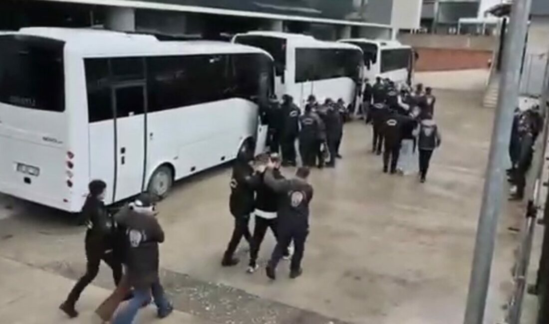 Bursa’da 652 milyon liralık yasa dışı bahis operasyonu: 16 tutuklama Bursa’da yasa dışı bahis ve kumar sitelerine yönelik yürütülen soruşturma