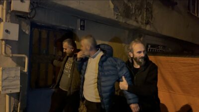 Bursa’da alkolü fazla kaçıran şahıs, cama çıkarak yine ortalığı ayağa