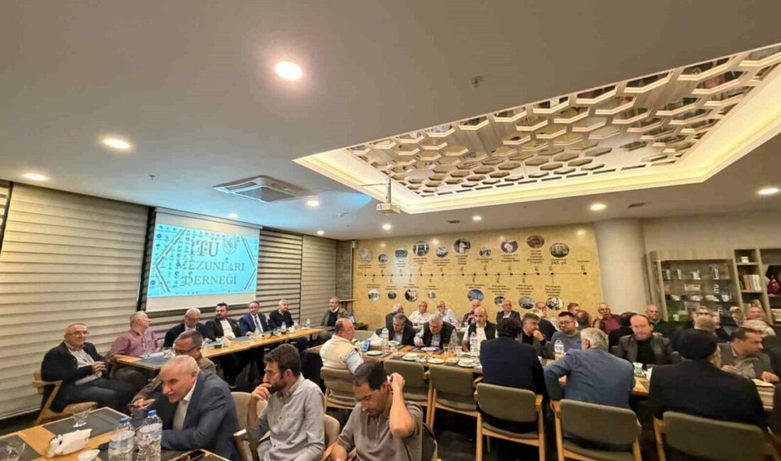 Bursa’da dünya ve Türkiye ekonomisi ele alındı Bursa İhtisas Stratejik Araştırmalar Grubu’nun (BİSAG) 298. Aylık Toplantısı’nda dünya