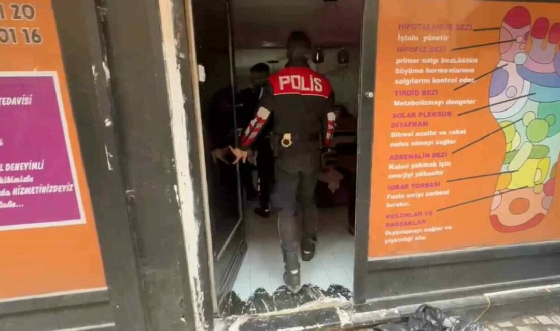 Bursa’da fuhuş operasyonu: 21 kadın kurtarıldı, 12 şüpheli gözaltına alındı Bursa’da masaj salonları üzerinden kadınları fuhşa teşvik ederek haksız kazanç