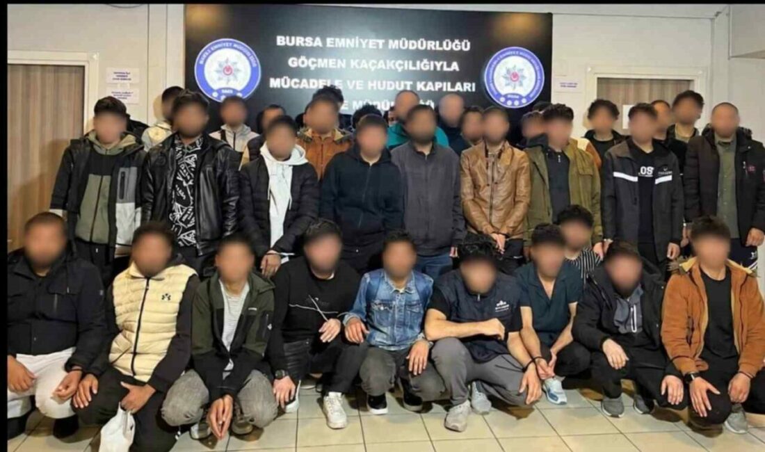 Bursa’da göçmen kaçakçılığı operasyonu: 11 şüpheli yakalandı Bursa’da göçmen kaçakçılığıyla mücadele kapsamında düzenlenen operasyonlarda 11 şüpheli yakalandı.