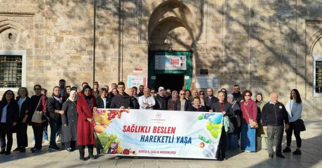 Bursa’da “Hareket Et, Sağlıklı Yaşa” Yürüyüşü Bursa İl Sağlık Müdürlüğü tarafından Dünya Yürüyüş Günü kapsamında düzenlenen