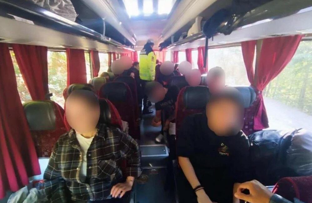 Bursa’da jandarmadan okul servislerine sıkı denetim Bursa’nın Mustafakemalpaşa ilçesinde İl Jandarma Komutanlığı Trafik Jandarması ekipleri, okul