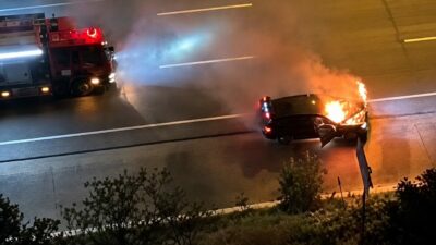 Bursa’nın Mudanya ilçesinde seyir halindeki lüks otomobilin motor kısmından çıkan