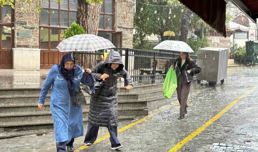 Bursa’da sağanak başladı fırtına uyarısı geldi: Rüzgar 80 kilometreye ulaşacak Bursa’da yağmur etkisini göstermeye başladı. Kentte yağışlı havanın etkisini artırması