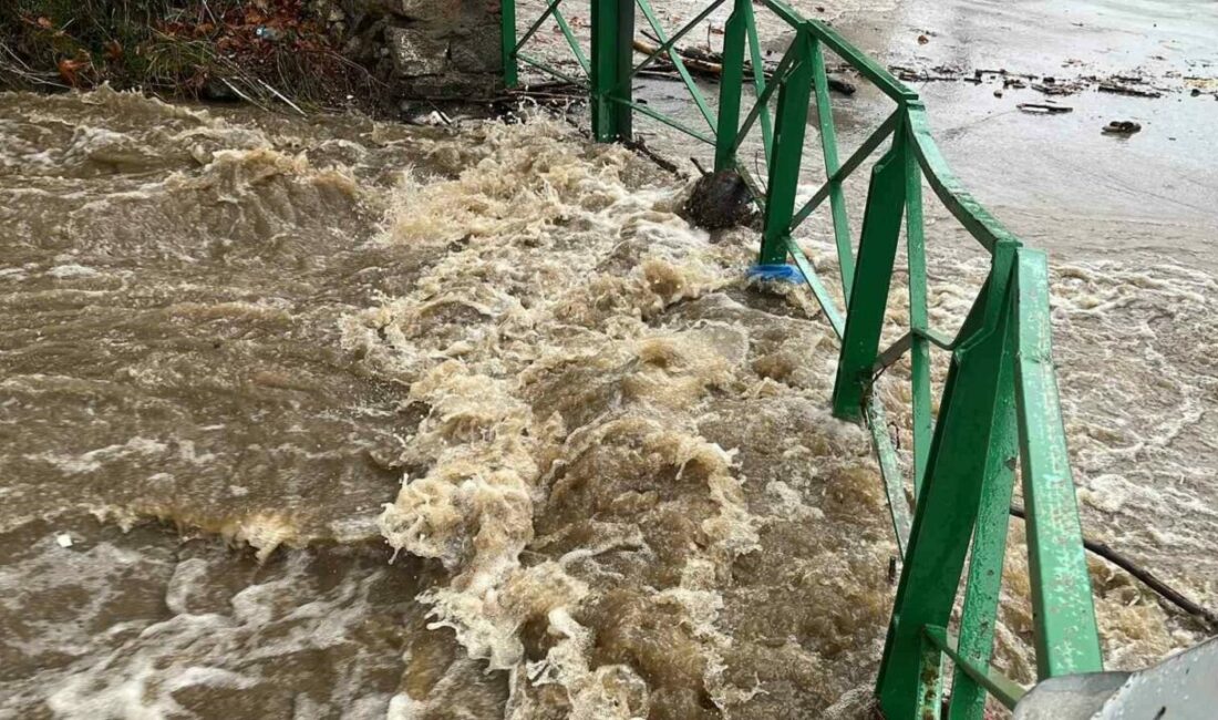 Bursa’da sağanak yağış dereleri taşırdı: Cumalıkızık’ta köprü sular altında kaldı Bursa’da etkili olan yoğun yağış nedeniyle Yıldırım ilçesine bağlı tarihi