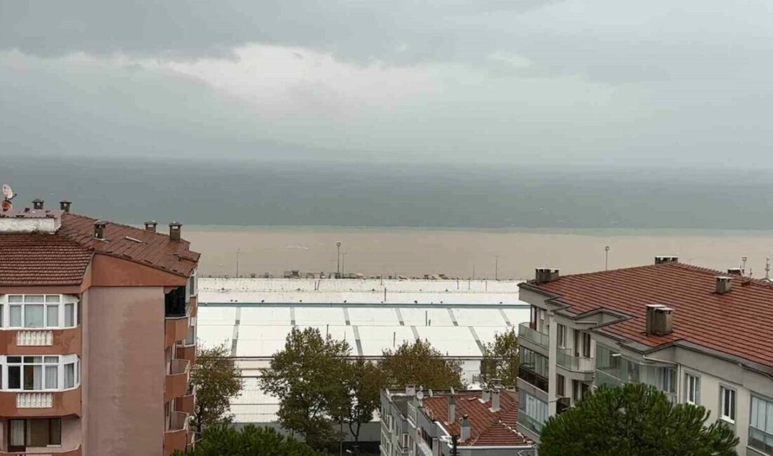 Bursa’da sel suları denizi çamura buladı Bursa genelinde gece saatlerinden beri etkili olan yağışların ardından sel