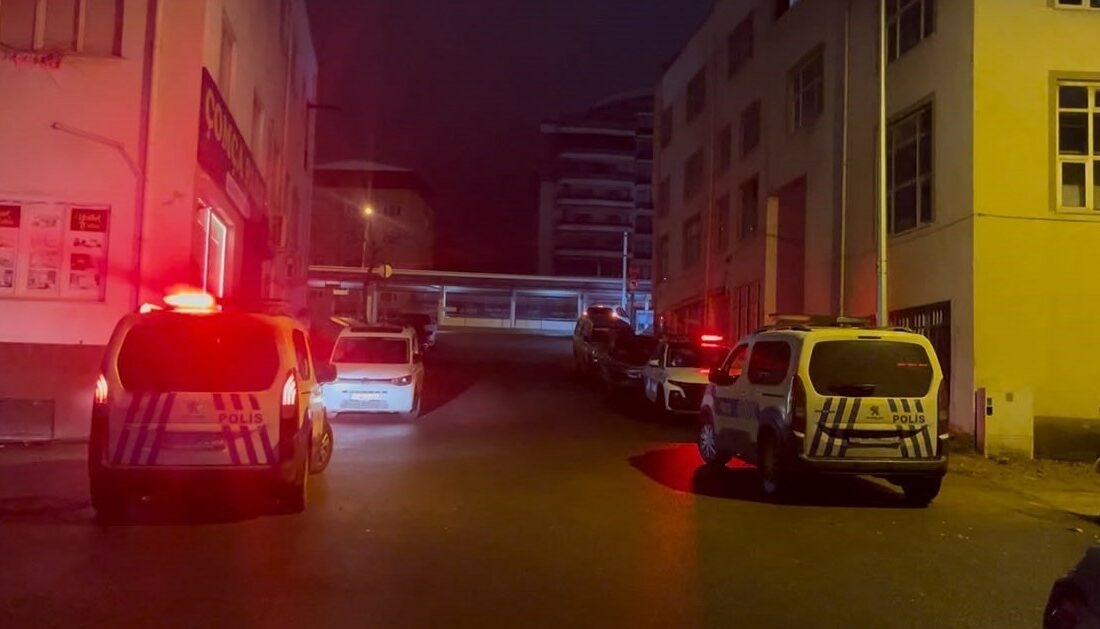 Bursa’da silahlı kavga: 8 kurşunla öldürüldü Bursa’nın Yıldırım ilçesinde aralarında husumet bulunan iki grup arasında çıkan