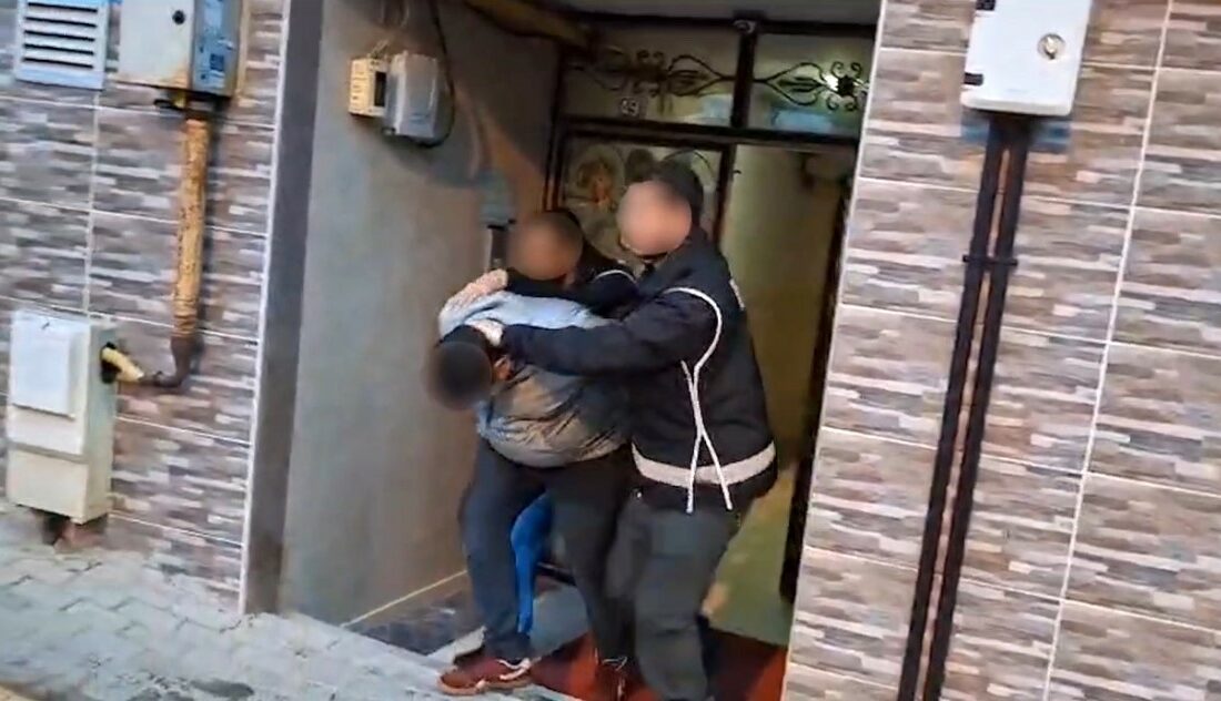 Bursa’da suç örgütlerine eleman temin eden şüphelilere operasyon: 25 gözaltı Bursa’da suç örgütlerini öven, sosyal medya üzerinden bu yapılara katılım