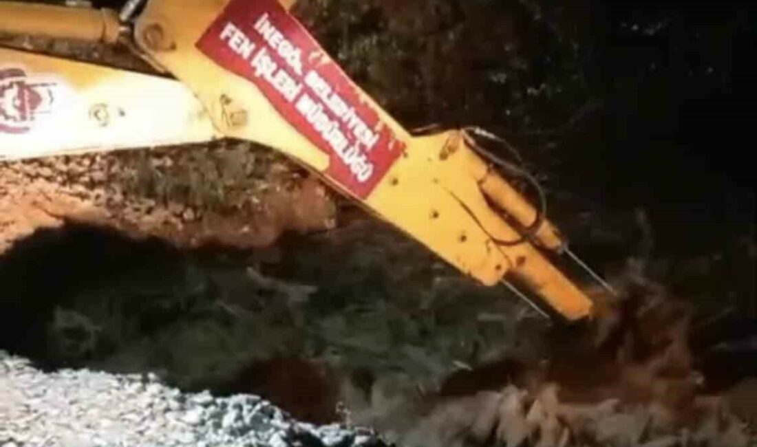 Bursa’da yağış köprüyü çökertti, sürücüler mahsur kaldı: İmdada belediye ekipleri yetişti Bursa’nın İnegöl ilçesinde etkili olan yoğun yağış, dere üzerindeki köprüyü