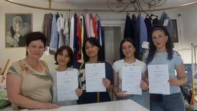Osmangazi Borsa İstanbul Kız Mesleki ve Teknik Anadolu Lisesi öğrencileri,