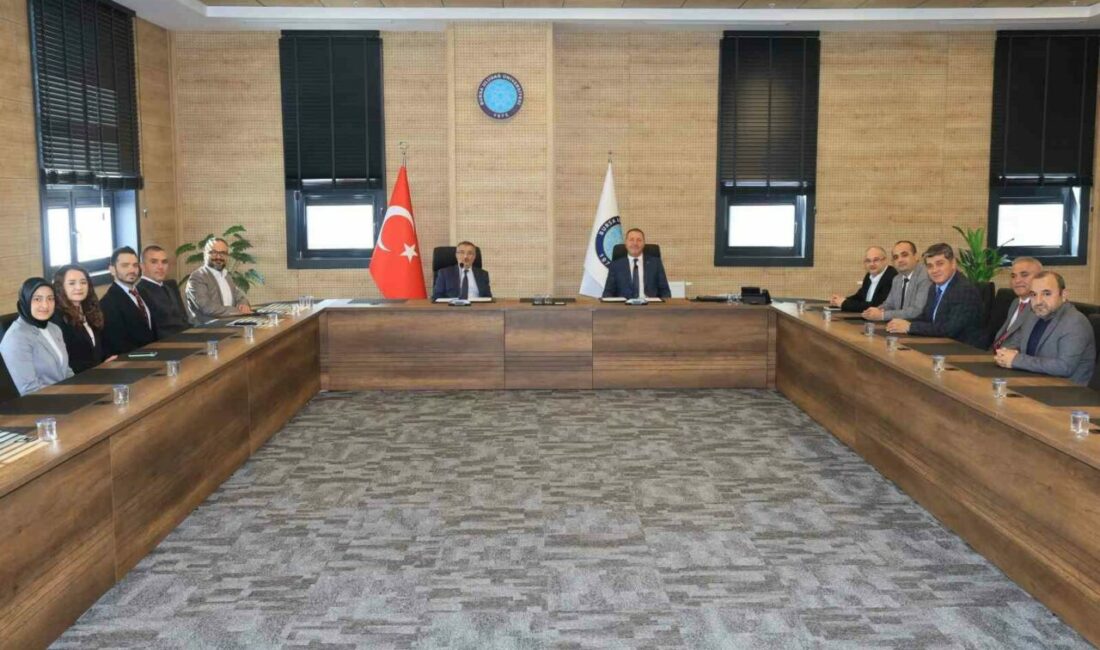 BUÜ ile SÜSBİR, mesaisini sahaya taşıyor Bursa Uludağ Üniversitesi (BUÜ) ile Süs Bitkileri Üreticileri Birliği (SÜSBİR)