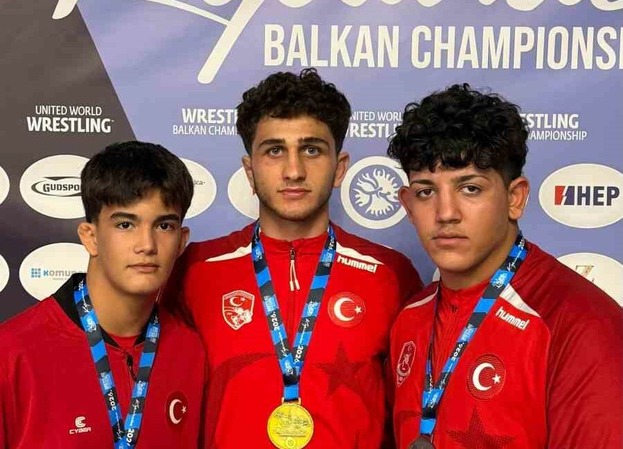 Büyükşehir Belediyesporlu güreşçilerden 3 madalya Bursa Büyükşehir Belediyespor Kulübü sporcuları, Hırvatistan’da gerçekleştirilen Yıldızlar Balkan Güreş